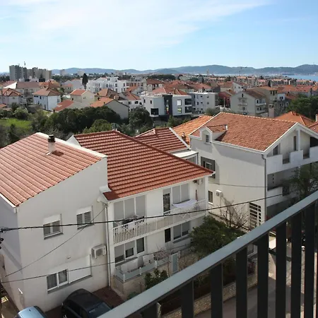 Dino, 公寓 扎达尔